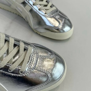 tặng hộp bìa carton bảo vệ giày sneaker đế thấp