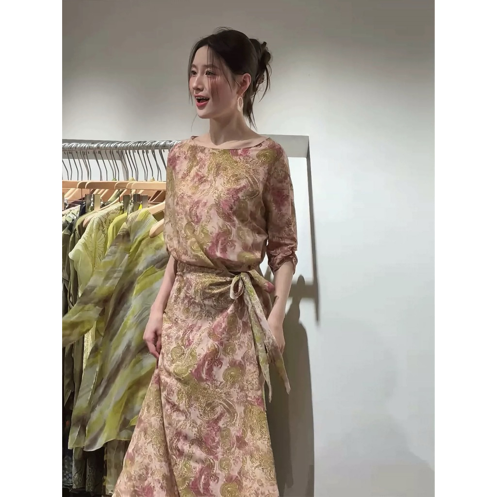 Váy Liền Họa Tiết Hoa Nhẹ Nhàng – Đầm Dáng Dài Thắt Eo Tôn Dáng, Phong Cách Vintage Thanh Lịch