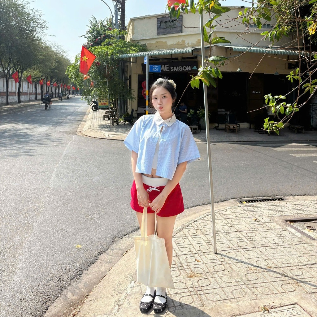 [BST Hè 2026] Áo Sơ Mi Croptop Tay Ngắn, Form Rộng Sọc Nhẹ, Phong Cách Hàn Quốc - SM001 - VIESOUL