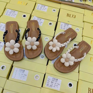 dép kẹp tông nữ quai hoa chấm bi,chất pvc chống trơn thời trang ,rửa nước đi mưa thoải mái