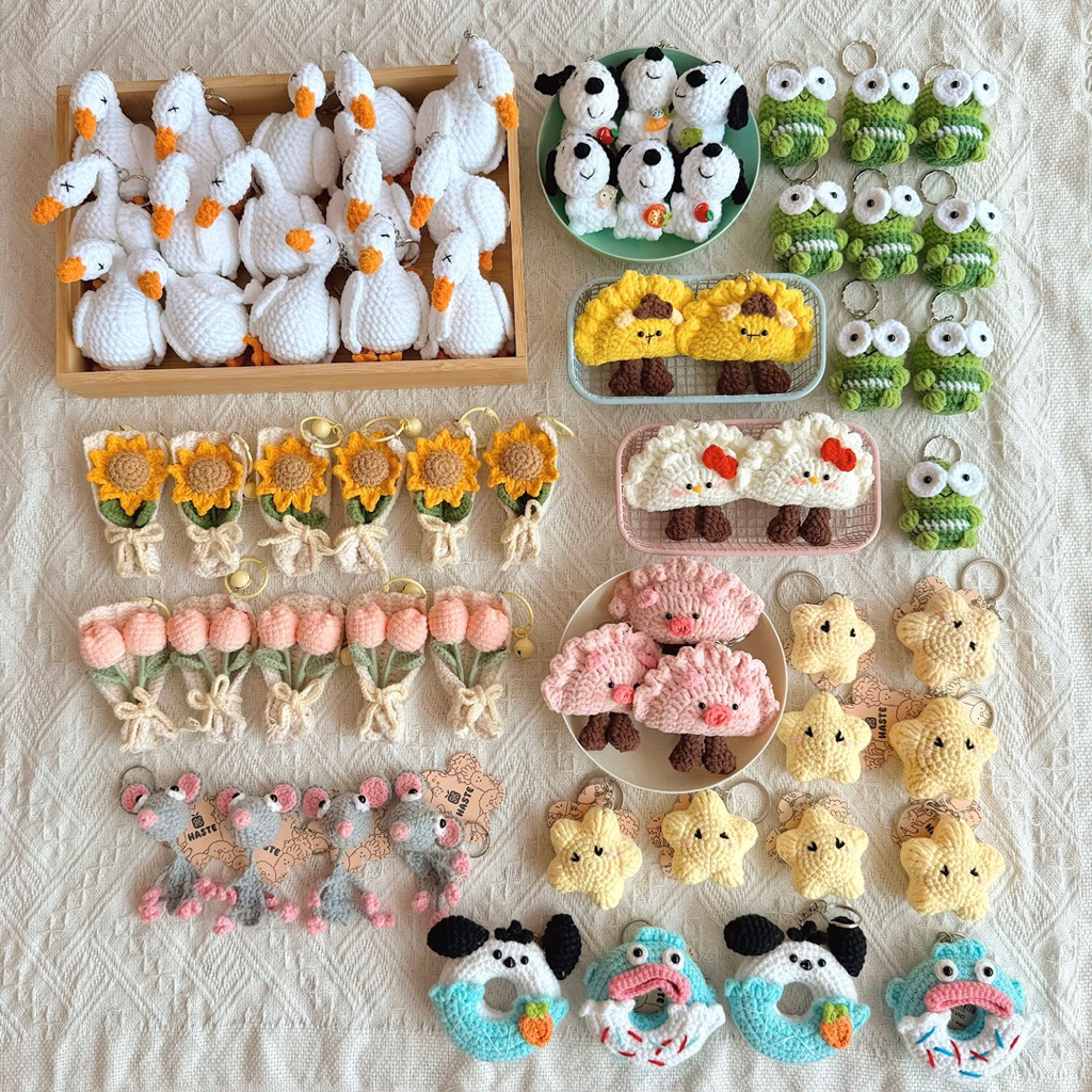 Móc Khoá Len Tổng Hợp Ếch Bó Hoa Mini Tulip Dimsum Há Cảo Mandu Snoopy Ngôi Sao Twinkle Dễ Thương Handmade