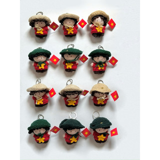 Móc Khoá Len Quân Đội Việt Nam Cô Gái Chàng Trai Cầm Cờ Mừng Lễ Quốc Khánh Giải Phóng Handmade Dễ Thương
