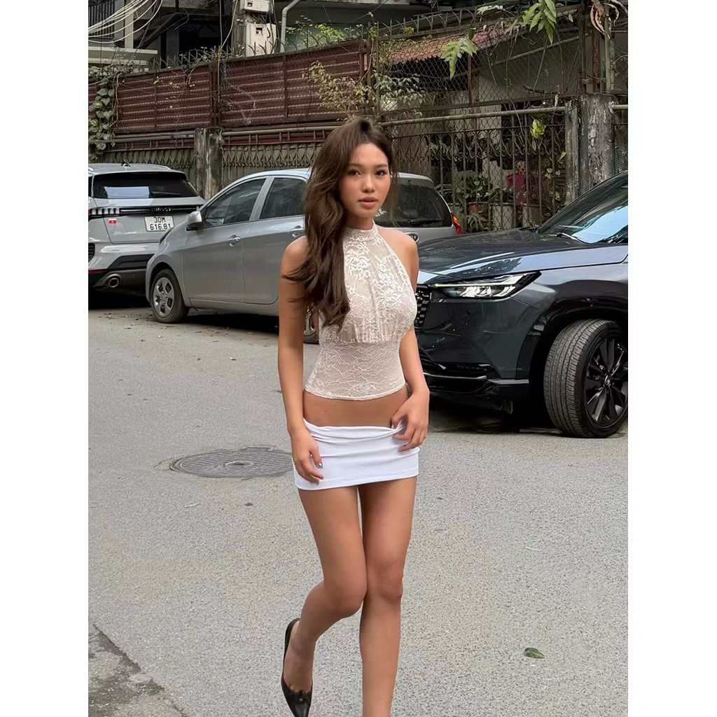 Áo Ren Cổ Yếm Hở Lưng, Áo Cổ Yếm Hở Lưng SeXy Và Chân váy Miniskirt Trắng