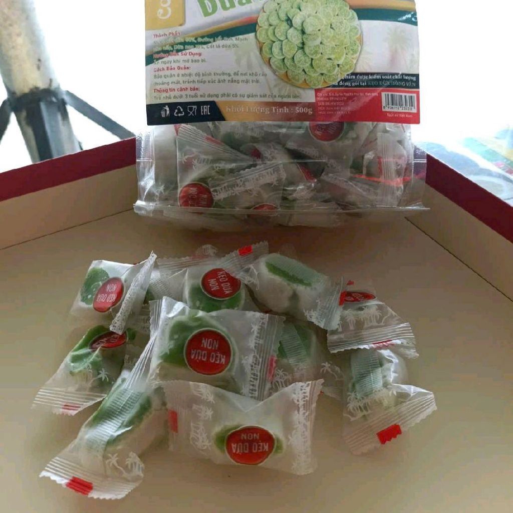Combo 2 túi kẹo dừa non Hồng Vân ( 1 kẹo dừa non lá dứa 500g & 1 kẹo dừa non sầu riêng 500g ) - đặc sản Bến Tre