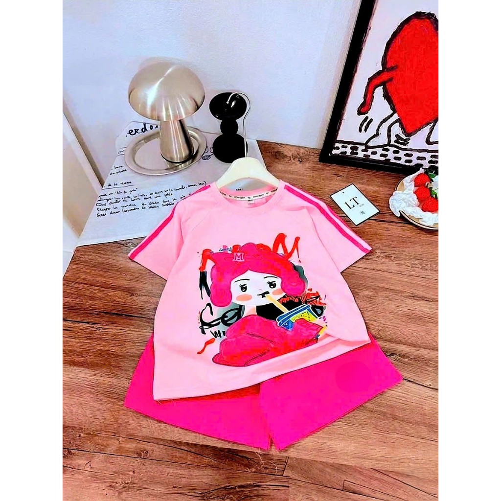 Bộ quần áo size đại cho bé gái,in hình cô gái,tay in 3 sọc,chất vải cotton thấm hút mồ hôi thoải mái cho bé.M77