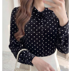 Áo lụa chấm bi cổ đức