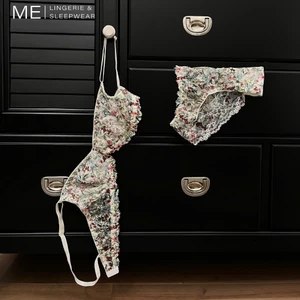 Bộ đồ lót ren hoa nhiệt đới cup nhỏ có gọng không mút ( có khe thêm mút) quần không lộ viền hông Me Melingerie