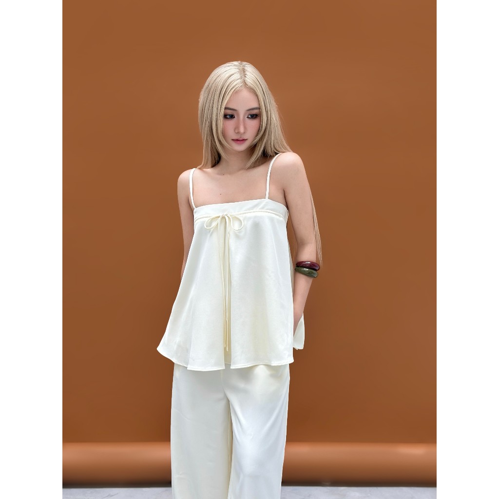 Set bộ nữ áo hai dây kèm quần Ella Miều Est.2013 chất liệu kaki mềm màu kem thanh lịch thời trang
