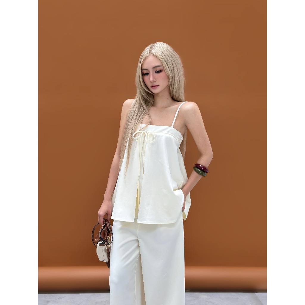 Set bộ nữ áo hai dây kèm quần Ella Miều Est.2013 chất liệu kaki mềm màu kem thanh lịch thời trang