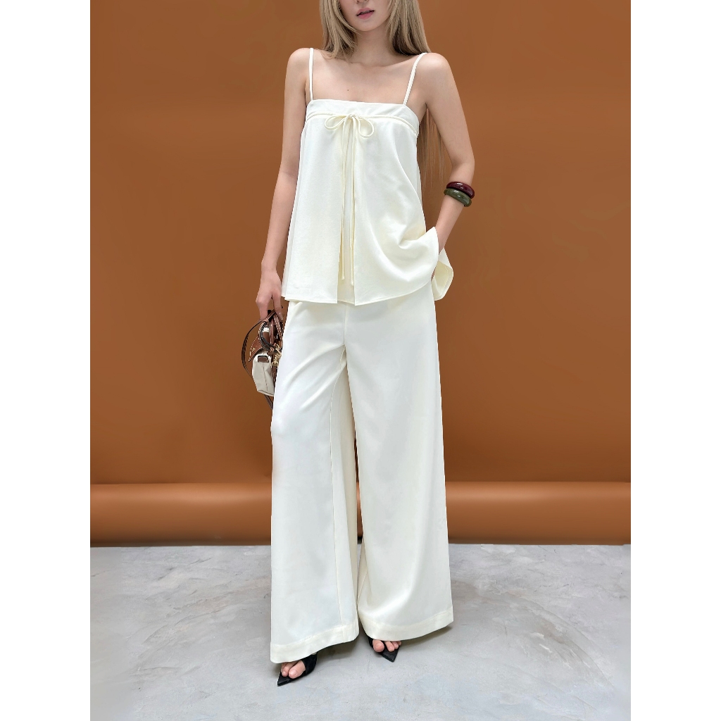 Set bộ nữ áo hai dây kèm quần Ella Miều Est.2013 chất liệu kaki mềm màu kem thanh lịch thời trang