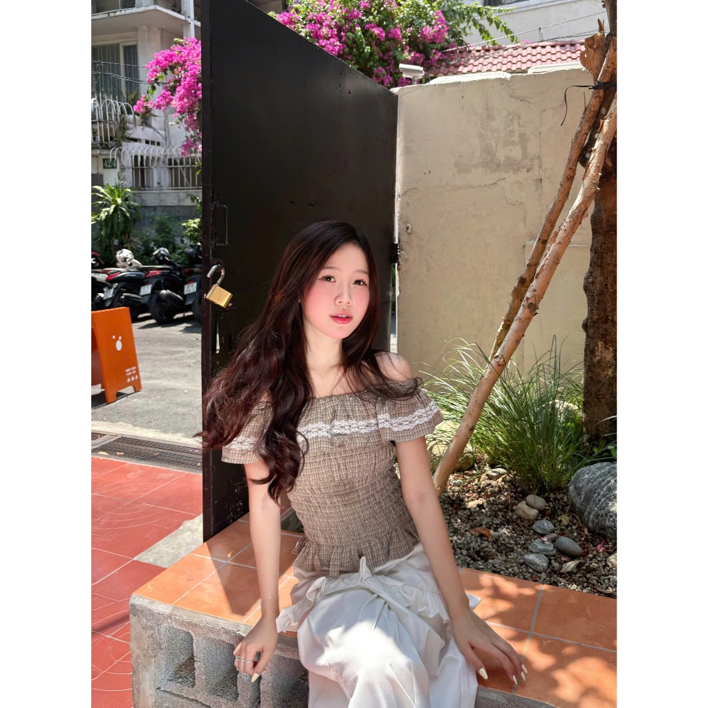 Áo Nữ SABOUR TOP Trễ Vai Họa Tiết Caro Phối Ren SECODEE