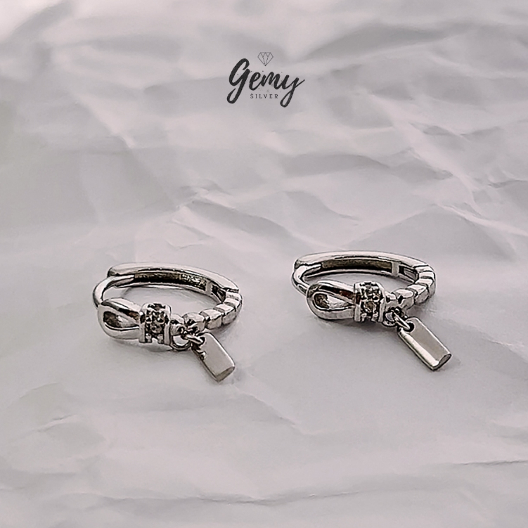 Khuyên tai tròn nam bạc 925 Desi thiết kế gắn charm tag mới lạ (1 chiếc) KN153 | GEMY SILVER