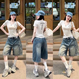 Áo Cổ Tim Thiết Kế Khâu Tay  Hình Chạy Chạy Dọc Cổ Tim Tinh Tế Tạo Nét Streetwear