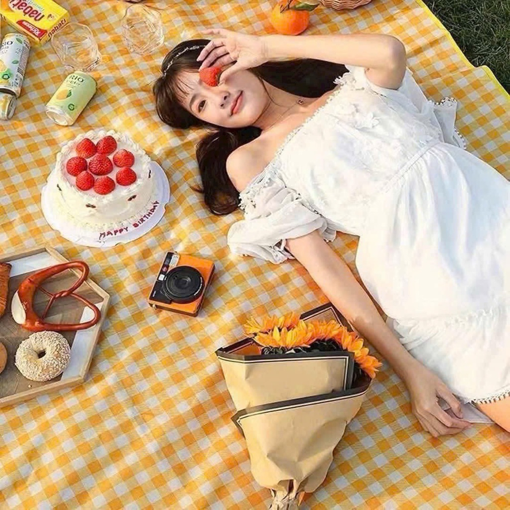 Thảm Picnic Gấp Gọn Chống Thấm Nước 2m x 1.5m Caro Vàng Siêu Rộng Dã Ngoại Cắm Trại Đi Biển Cho 4-6 Người