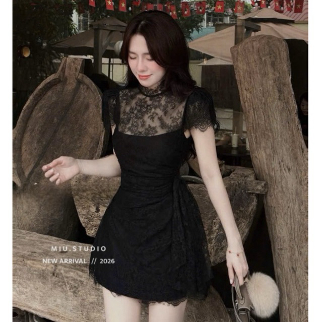 MIU.STUDIO • Đầm tiểu thư dáng A tay bồng phối ren cao cấp, Váy ren trắng cổ cao phối tà eo thanh lịch sang chảnh