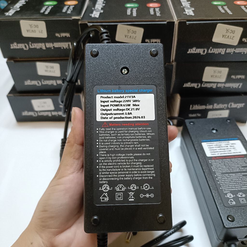 Sạc 21v-3A sạc 5s chân 5.5 có quạt tản nhiệt chuẩn pin li-on