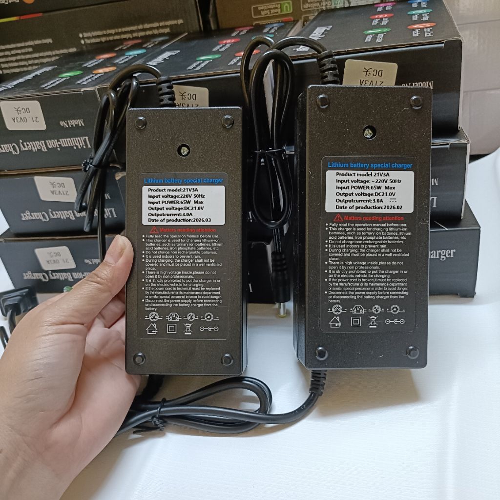 Sạc 21v-3A sạc 5s chân 5.5 có quạt tản nhiệt chuẩn pin li-on
