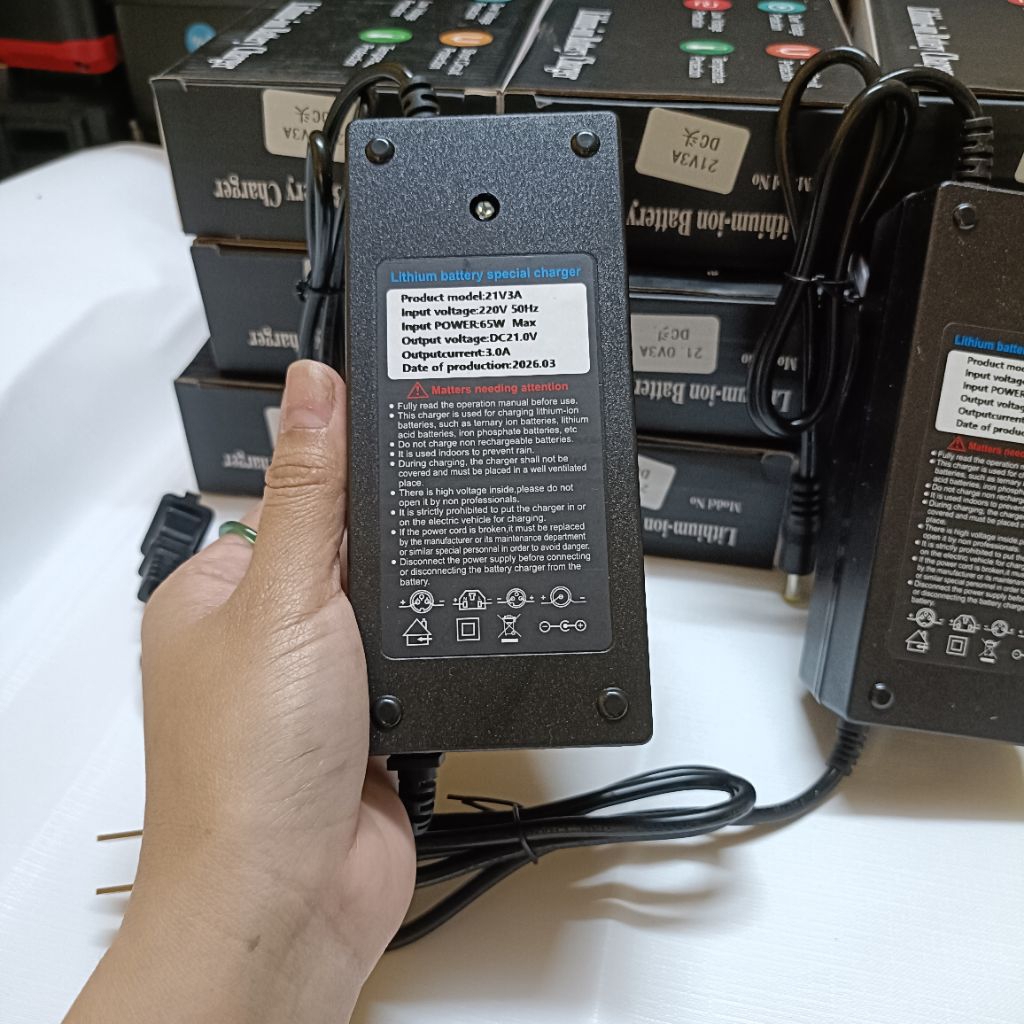 Sạc 21v-3A sạc 5s chân 5.5 có quạt tản nhiệt chuẩn pin li-on