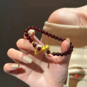 Vòng tay phong thuỷ đá thạch lựu chiêu lộc charm lộc