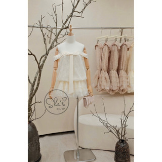 Váy Ren Xoè Tầng Kim Sa Trễ Vai Nơ Chuẩn She’s