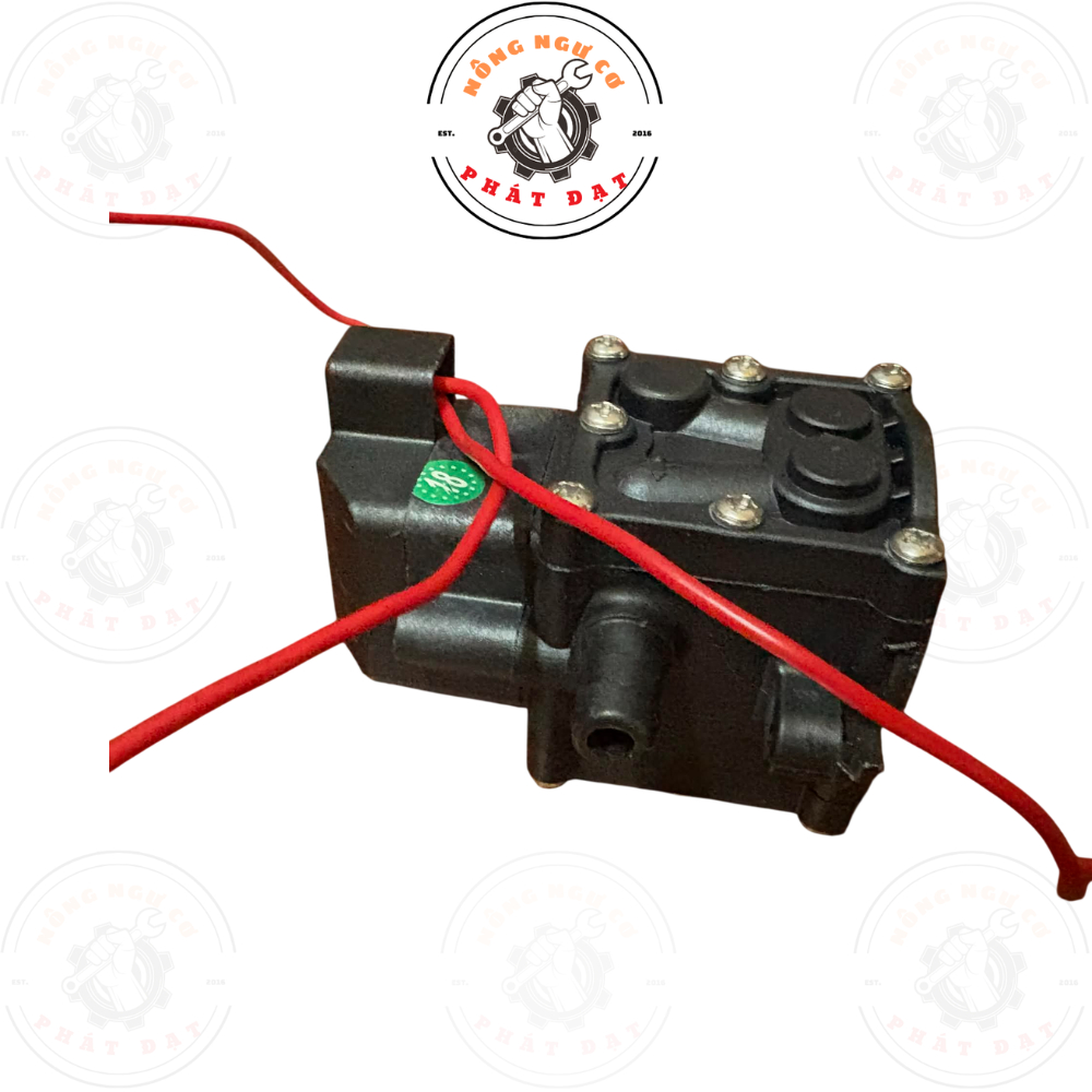 Đầu bơm của máy bơm mini hãng EARTH cao cấp, có rờ le, bơm mạnh, ổn định, bền