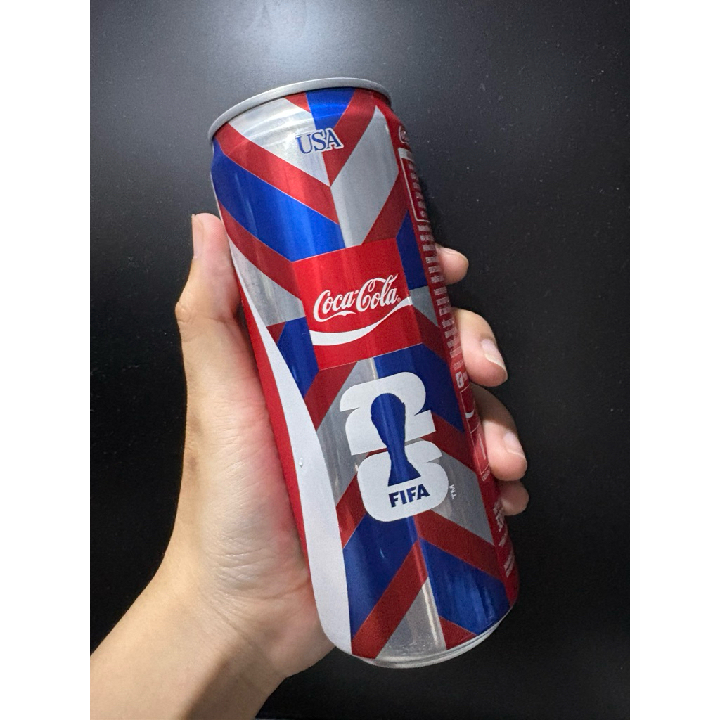 Lon Coca cola phiên bản đội tuyển Mỹ (nước chủ nhà) kỉ niệm world cup 2026
