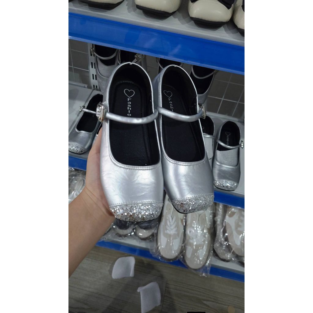Xả Lẻ Size [26-38] Siêu Rẻ Giày Thể Thao Trẻ Em với đa dạng mẫu mã, Nhẹ, Êm chân. Ưu đãi FOLLOWER - FLASH SALE MỖI NGÀY.