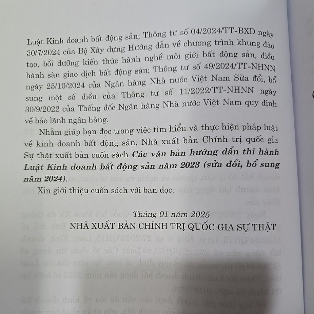 Sách - Combo 2 cuốn Luật kinh doanh bất động sản và Các văn bản hướng dẫn luật kinh doanh bất động sản (NXB CTQGST)