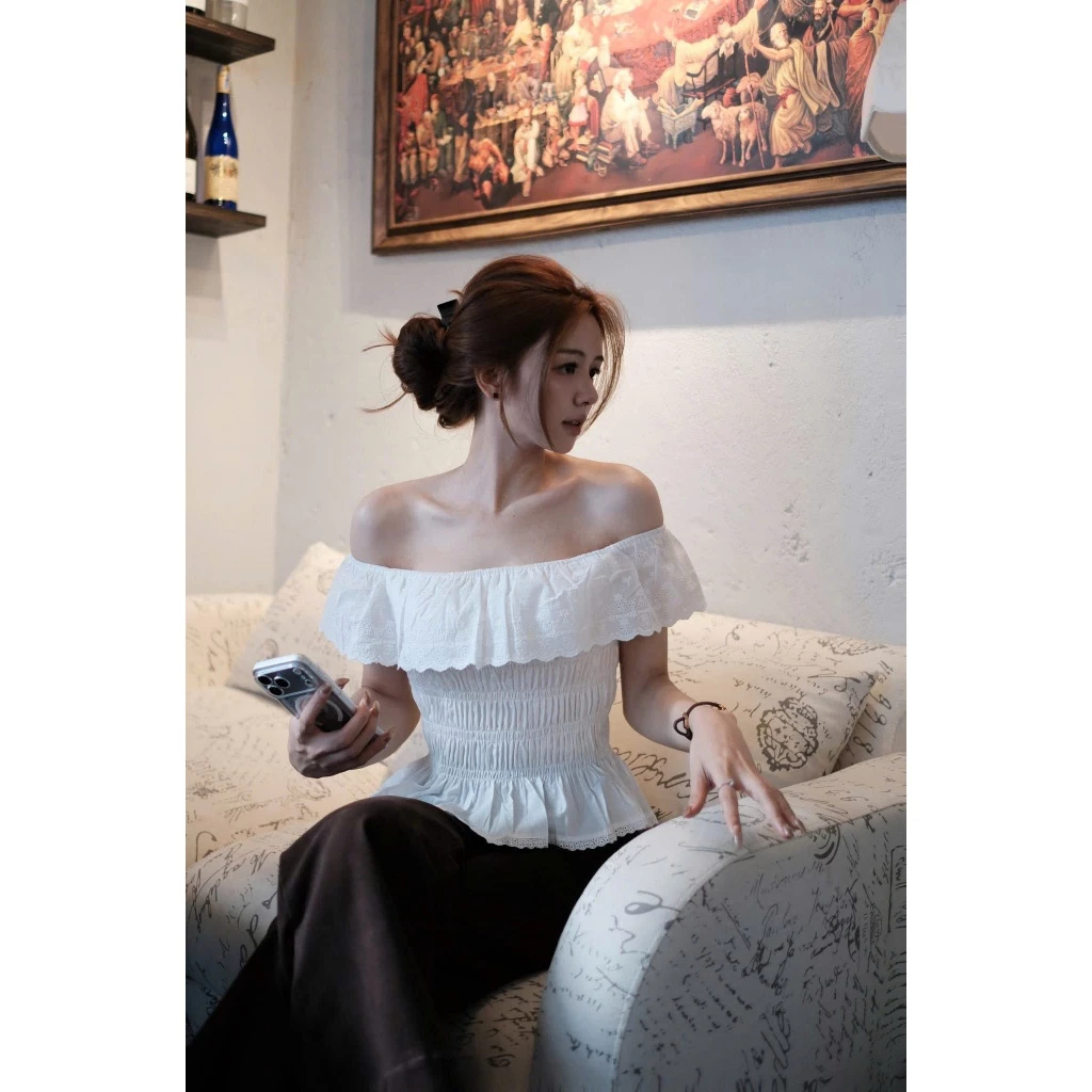 Áo Trễ Vai Nữ BORA ForgirlStudio Tay Bèo Viền Ren Form Xòe Phong Cách Tiểu Thư Hàn Quốc T227