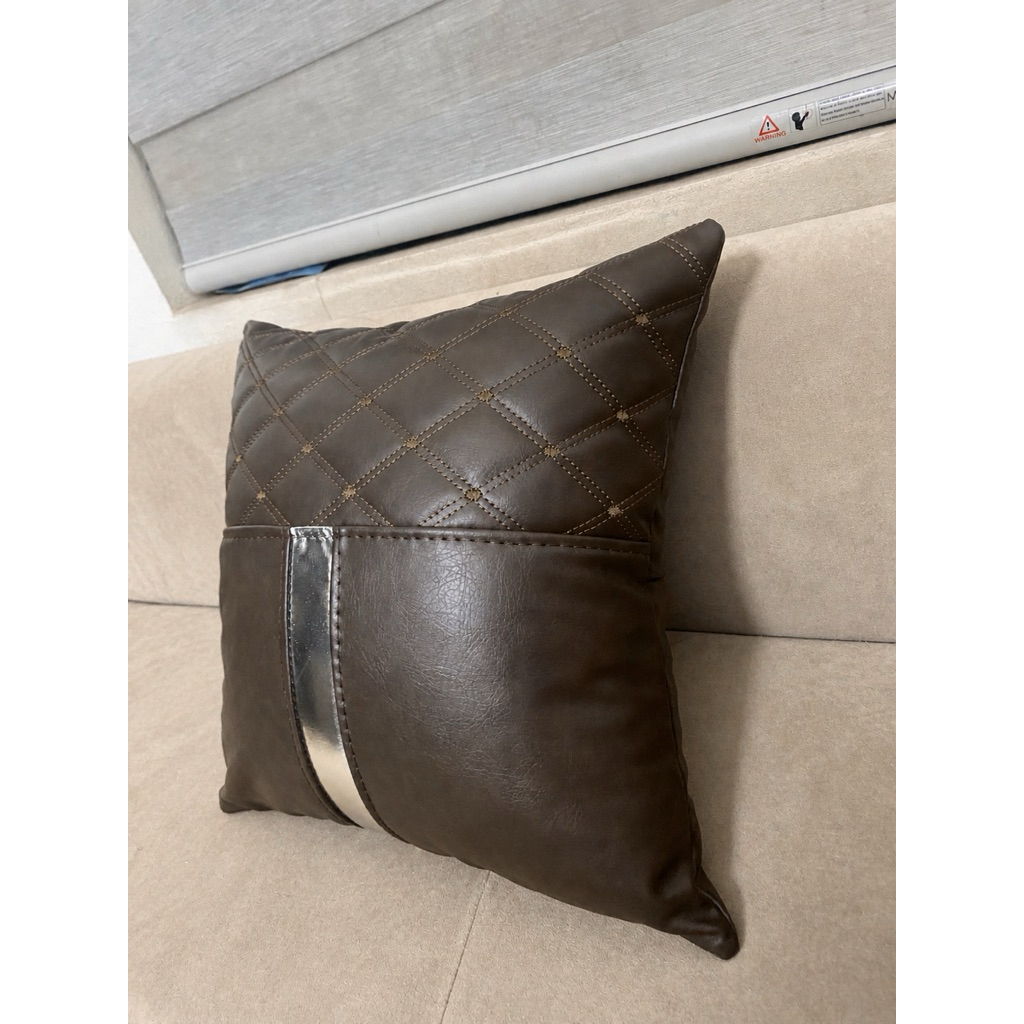 Gối trần trám kẻ bạc, Gối ôm, Gối tựa, Gối decor da Cleo sang trọng trẻ trung.