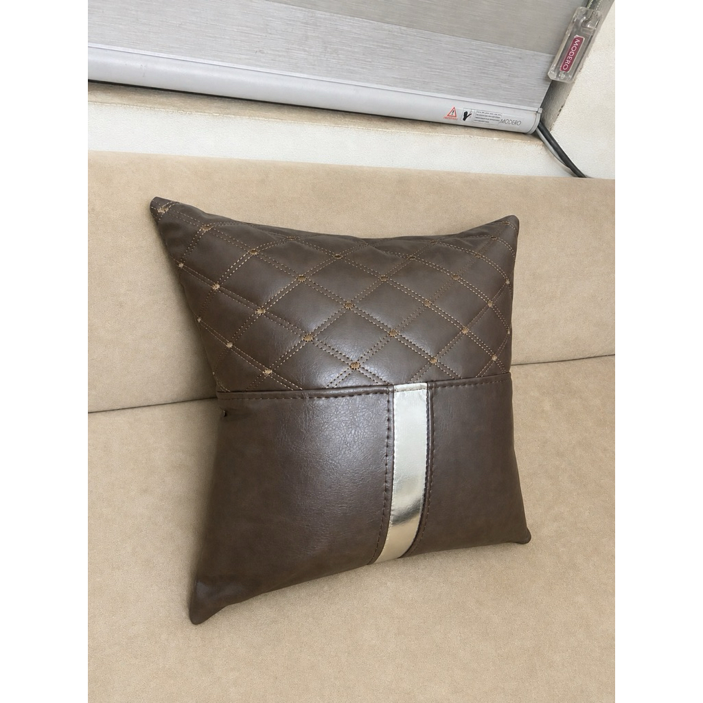 Gối trần trám kẻ bạc, Gối ôm, Gối tựa, Gối decor da Cleo sang trọng trẻ trung.