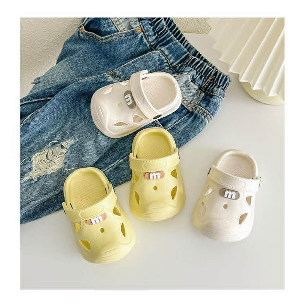 Dép Trẻ Em, Dép Sục Sticker Gấu Chữ M Chất Liệu EVA Siêu Nhẹ Có Quai Chống Trơn Trượt Cho Bé Trai Bé GáI( Mẫu Hot)