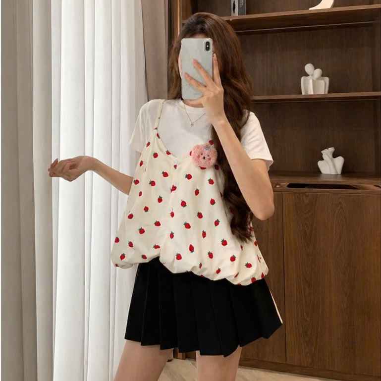 [TẶNG GẤU CUTE]Set Yếm Nữ 2 Dây dâu tây Dáng Bí Kèm Áo Thun Trơn Thời Trang Nữ hotrend 2026
