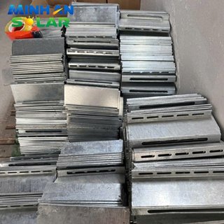 Ảnh 4 – Bát Z Mạ Kẽm Nhúng Nóng Kích Thước 200×100 - Lắp Đặt Tấm Pin Năng Lượng Mặt Trời