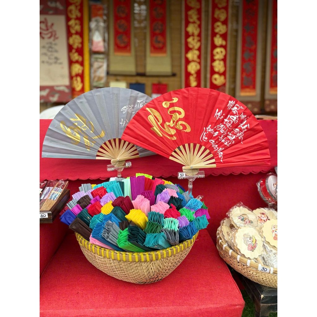 QUẠT LỤA TRE HUẾ- VIẾT TAY - KHÔNG IN - GIAO MÀU NGẪU NHIÊN