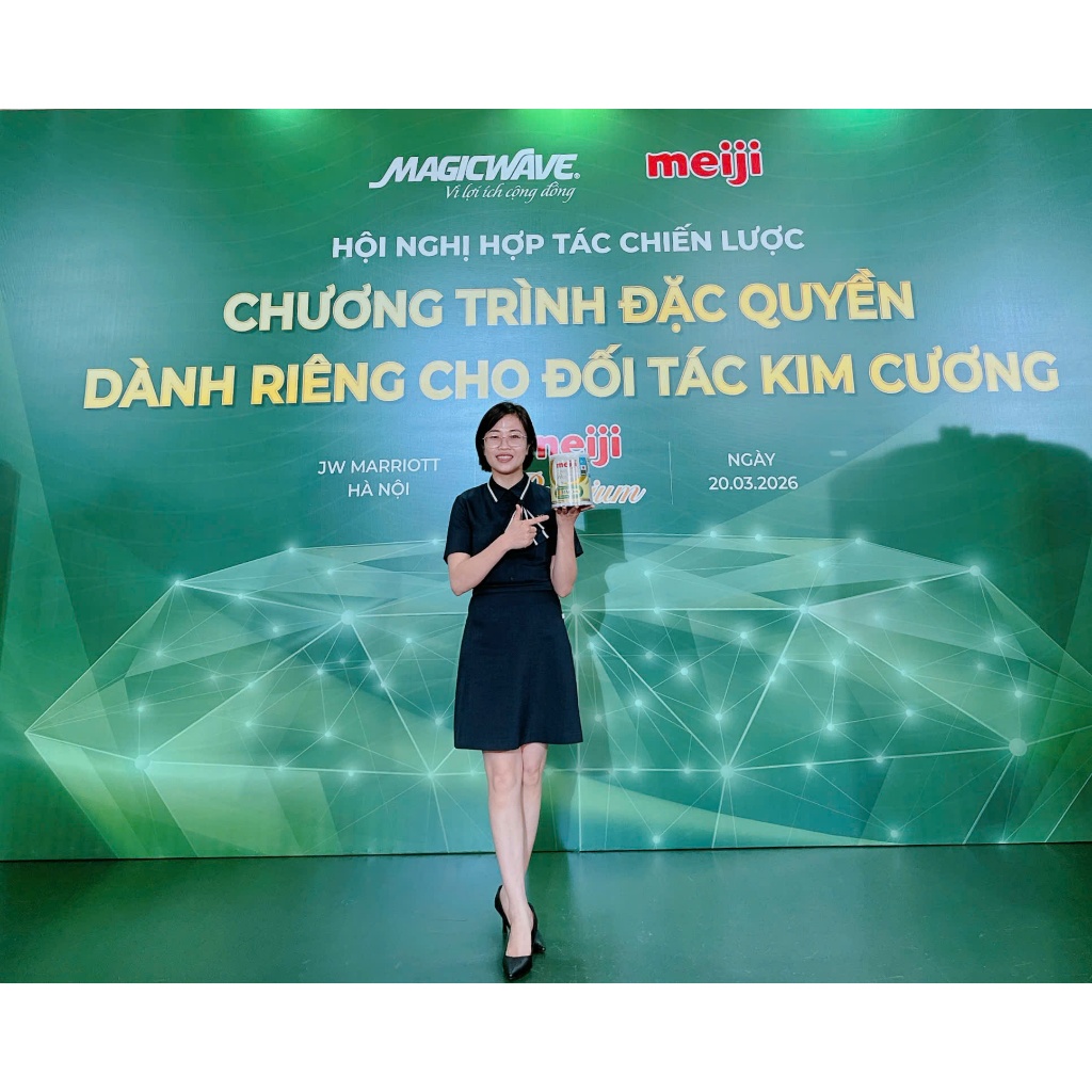 Sữa Bột Meiji Premium Lon 800g  - Sữa mới vị thanh nhạt dễ uống
