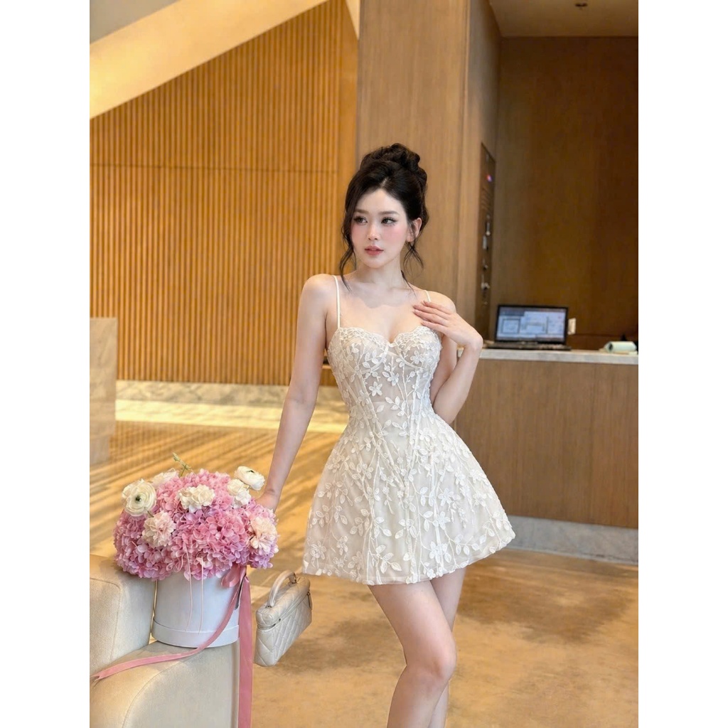 Váy Thiết Kế - Váy 2 Dây Ren Lá Chân Váy Xòe A Sang Chảnh