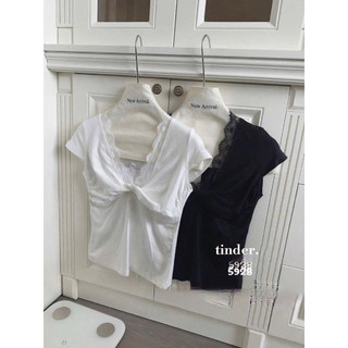 Áo Thun Zip Cổ Xoắn Viền Ren KAB