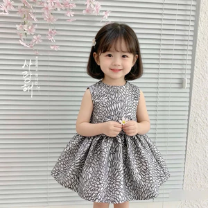 Váy Bé Gái Sát Nách Dáng Xoè Phối Nơ C2561 Xuất Dư Dễ Thương Size 12-18M (9-11kg)