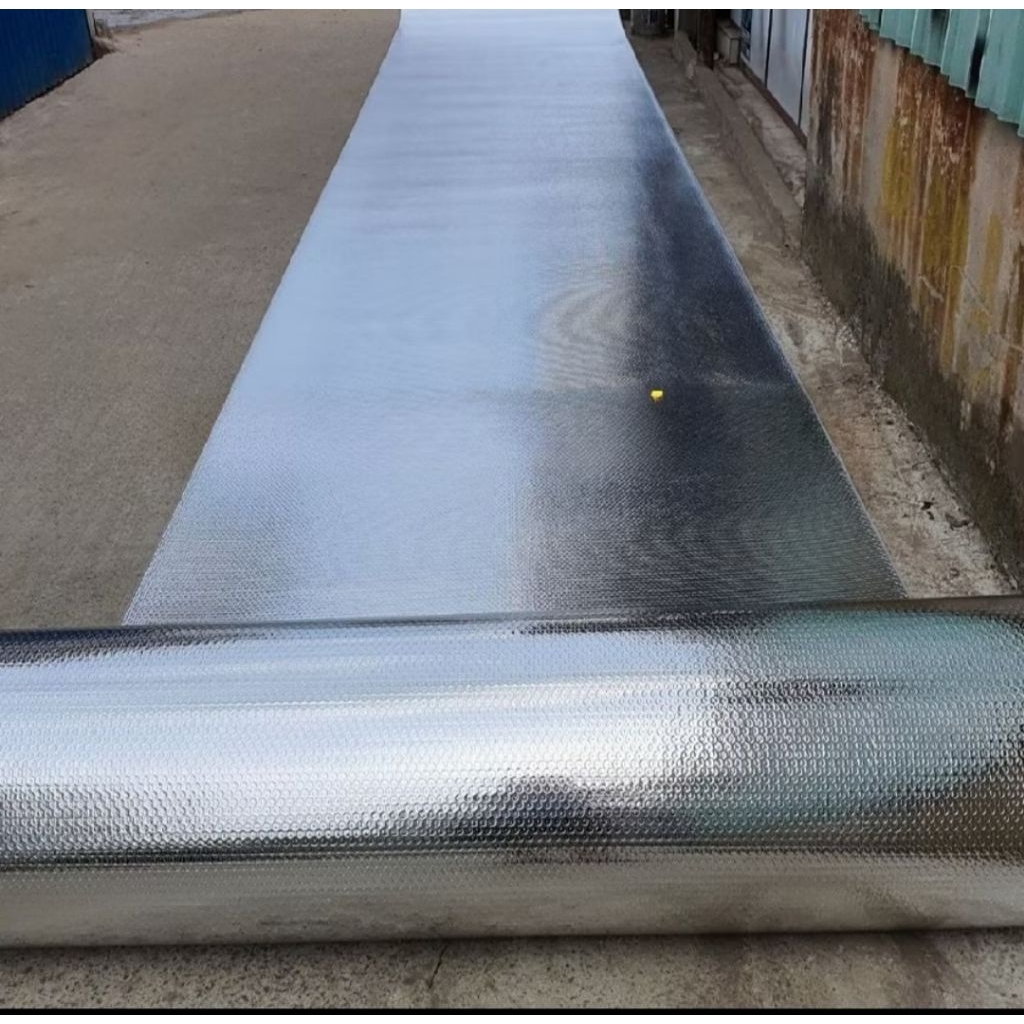 Tấm cách nhiệt chống nóng 2 lớp bạc. Khổ rộng 1m55 giữa có túi khí cách nhiệt, cách âm hiệu quả