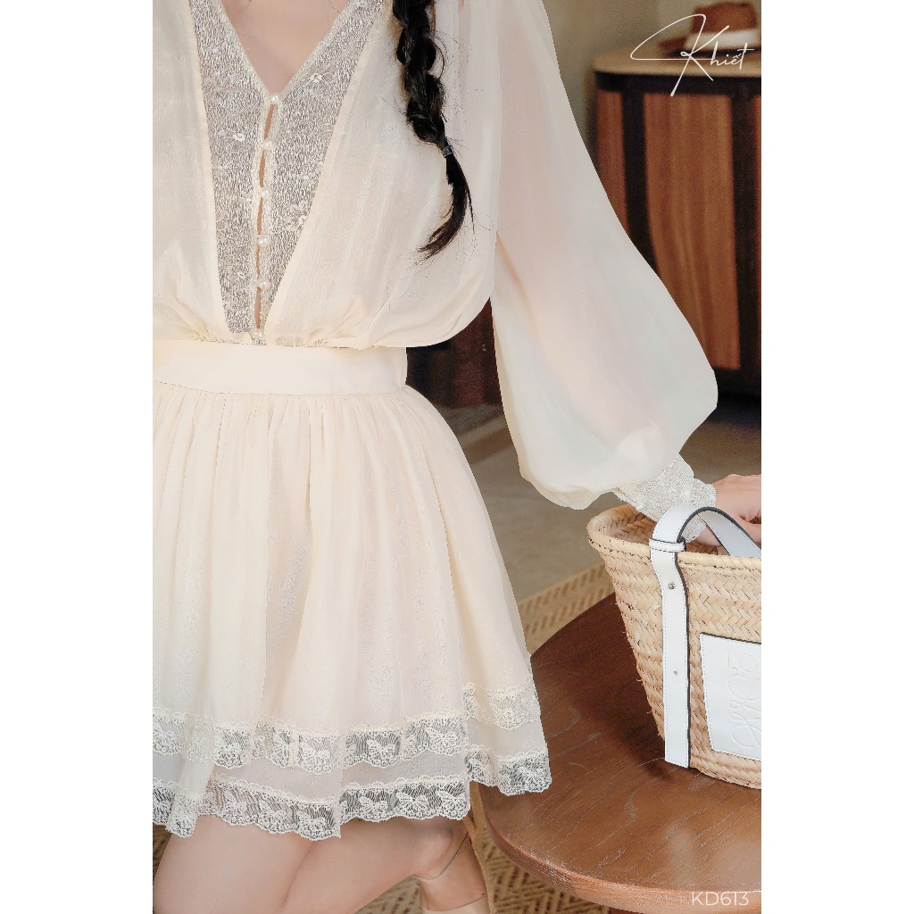 Đầm tơ cổ V phối ren dáng xòe nữ tính bay bổng Khiết Style KD613 KD613A