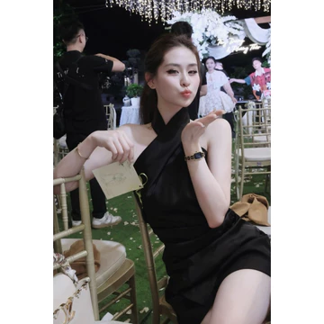 đầm lụa thiết kế sang chảnh dự tiệc hẹn hò đi chơi đầm thiết kế chất lụa đẹp sang đầm nữ cổ chéo đầm cổ yếm , đầm body .