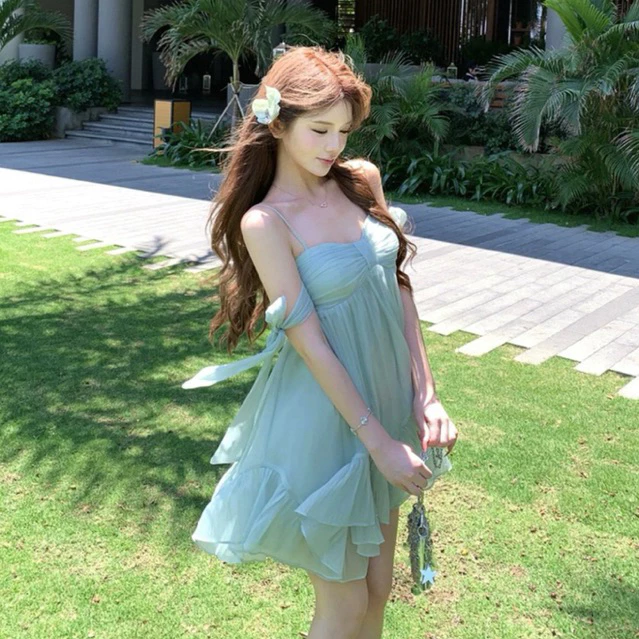 TIBU - Đầm Babydoll Hai Dây Tay Buộc Nơ Hở Lưng Dễ Thương Đi Chơi Biển Mùa Hè D738 — thời trang couple Việt Nam