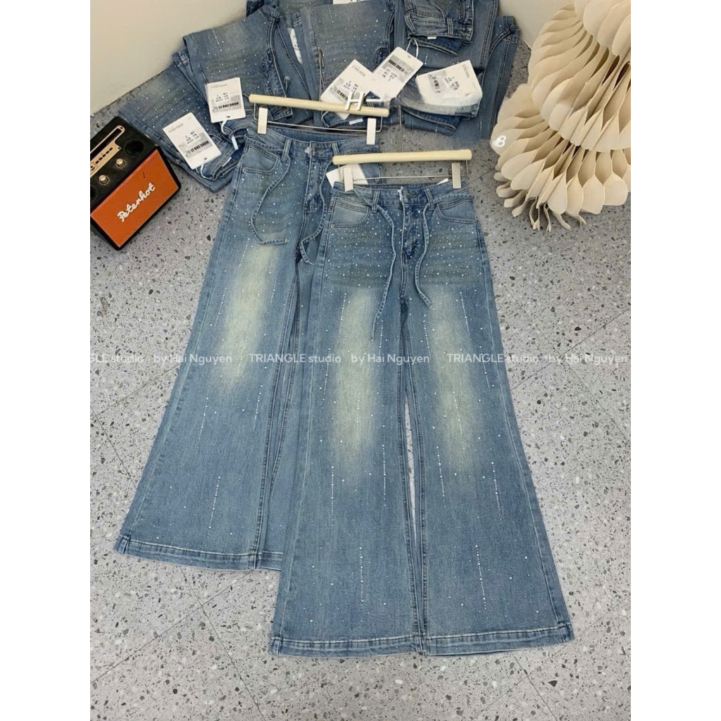 TRIANGLE - Strass Jeans (Cân nhắc kỹ, return is not welcomed) - Quần jeans ống loe đính đá style Hàn dễ mặc, thanh lịch