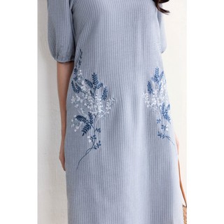 SWANLAKE | Váy Đầm Nữ Midi Suông Vải Cotton Sọc Thêu Hoa Cổ Tròn Tay Lỡ Có Túi Dạo Phố Hè D13675