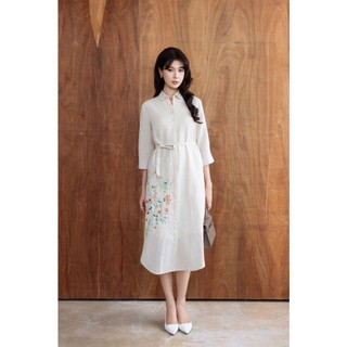 SWANLAKE | Váy Đầm Nữ Suông Vải Linen Thêu Hoa Cổ Sơ Mi Cài Nút Tay Lỡ Dây Thắt Eo Công Sở D13577