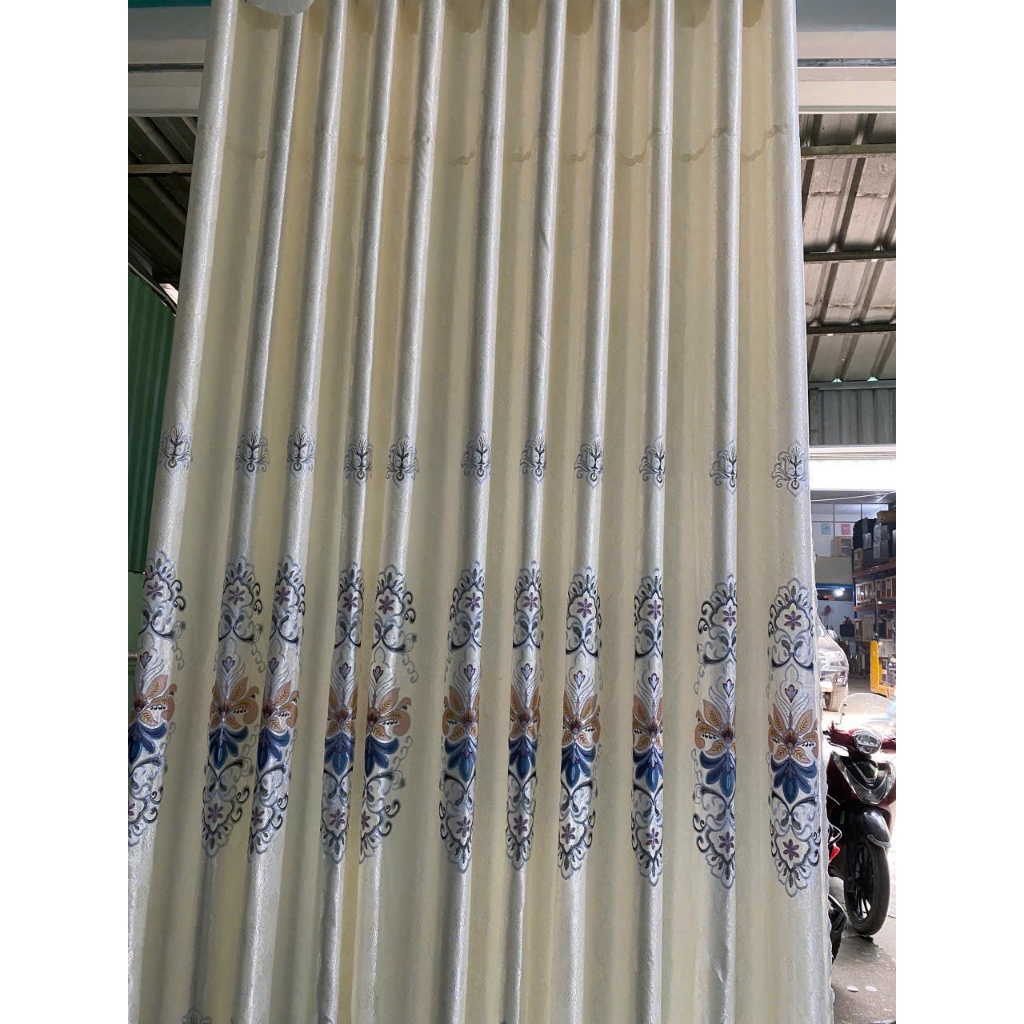1 TẤM GẤM THÊU MÀU  TRẮNG KEM PHỐI CHÂN REN CHƯA CÓ CÂY TREO - TREO 1 TẤM MUA 1 TẤM _TREO 2 TẤM MUA 2 TẤM RÈM CỬA VIỆT H