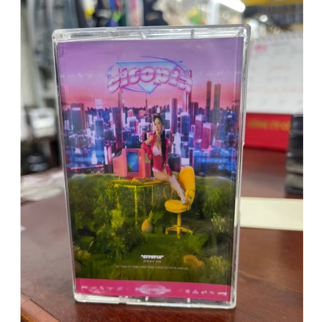 Băng Cassette Phùng Khánh Linh - Giữa Một Vạn Người