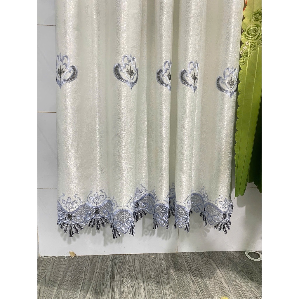 1 TẤM GẤM THÊU MÀU TRẮNG KEM PHỐI CHÂN REN CHƯA CÓ CÂY TREO - TREO 1 TẤM MUA 1 TẤM _TREO 2 TẤM MUA 2 TẤM RÈM CỬA VIỆT HÀ
