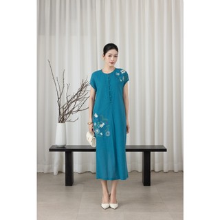 SWANLAKE | Váy Đầm Nữ Maxi Suông Tay Ngắn Cổ Tròn Cài Nút Vải Linen Thêu Hoa Có Túi Công Sở D13570
